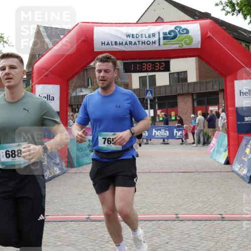 10.05.2026 - 8. Wedeler Halbmarathon Yannick Fuchs http://msf.ph/oto/9725547 10.05.2026 11:38:30 Ziel 360, 425, 688, 765, 2040 meine-sportfotos.de