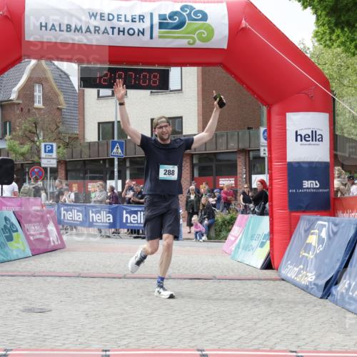 10.05.2026 - 8. Wedeler Halbmarathon Yannick Fuchs http://msf.ph/oto/9725556 10.05.2026 12:07:06 Ziel 288 meine-sportfotos.de