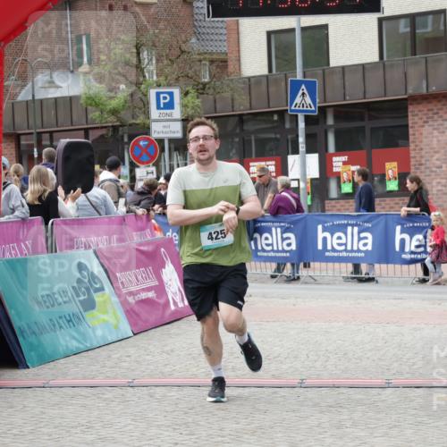10.05.2026 - 8. Wedeler Halbmarathon Yannick Fuchs http://msf.ph/oto/9725563 10.05.2026 11:38:32 Ziel 425, 688, 765 meine-sportfotos.de