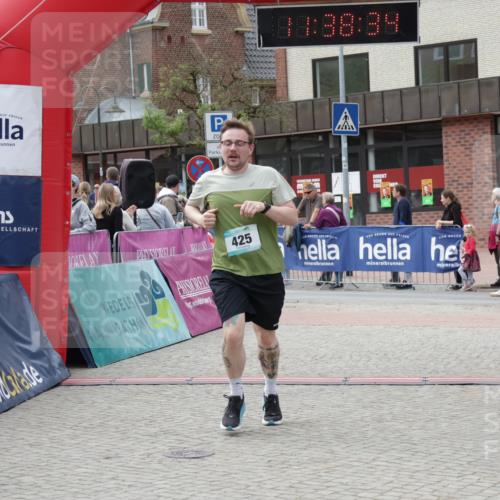 10.05.2026 - 8. Wedeler Halbmarathon Yannick Fuchs http://msf.ph/oto/9725579 10.05.2026 11:38:32 Ziel 425, 688, 765 meine-sportfotos.de