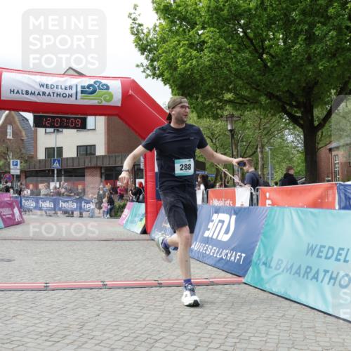 10.05.2026 - 8. Wedeler Halbmarathon Yannick Fuchs http://msf.ph/oto/9725587 10.05.2026 12:07:07 Ziel 288 meine-sportfotos.de