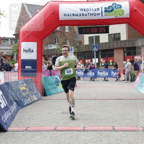 10.05.2026 - 8. Wedeler Halbmarathon Yannick Fuchs http://msf.ph/oto/9725593 10.05.2026 11:38:33 Ziel 425, 688, 765 meine-sportfotos.de