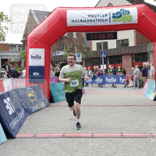 10.05.2026 - 8. Wedeler Halbmarathon Yannick Fuchs http://msf.ph/oto/9725597 10.05.2026 11:38:33 Ziel 425, 688, 765 meine-sportfotos.de