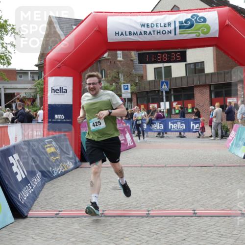 10.05.2026 - 8. Wedeler Halbmarathon Yannick Fuchs http://msf.ph/oto/9725609 10.05.2026 11:38:33 Ziel 425, 688, 765 meine-sportfotos.de