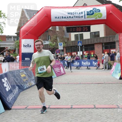 10.05.2026 - 8. Wedeler Halbmarathon Yannick Fuchs http://msf.ph/oto/9725614 10.05.2026 11:38:33 Ziel 425, 688, 765 meine-sportfotos.de