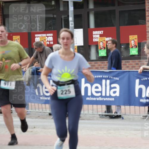 10.05.2026 - 8. Wedeler Halbmarathon Yannick Fuchs http://msf.ph/oto/9725617 10.05.2026 11:38:36 Ziel 29, 225, 425, 911 meine-sportfotos.de