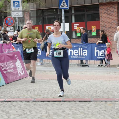 10.05.2026 - 8. Wedeler Halbmarathon Yannick Fuchs http://msf.ph/oto/9725629 10.05.2026 11:38:36 Ziel 29, 225, 425, 911 meine-sportfotos.de