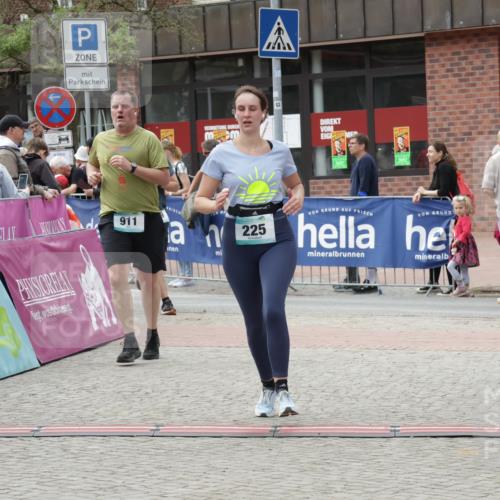 10.05.2026 - 8. Wedeler Halbmarathon Yannick Fuchs http://msf.ph/oto/9725633 10.05.2026 11:38:36 Ziel 29, 225, 425, 911 meine-sportfotos.de