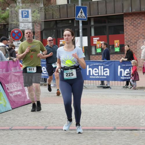 10.05.2026 - 8. Wedeler Halbmarathon Yannick Fuchs http://msf.ph/oto/9725641 10.05.2026 11:38:36 Ziel 29, 225, 425, 911 meine-sportfotos.de
