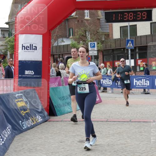 10.05.2026 - 8. Wedeler Halbmarathon Yannick Fuchs http://msf.ph/oto/9725660 10.05.2026 11:38:38 Ziel 29, 225, 425, 911 meine-sportfotos.de