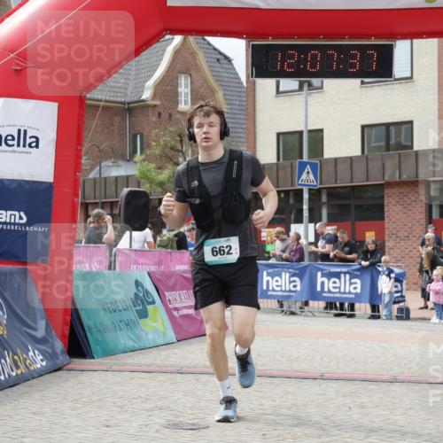 10.05.2026 - 8. Wedeler Halbmarathon Yannick Fuchs http://msf.ph/oto/9725684 10.05.2026 12:07:35 Ziel 18, 612, 662 meine-sportfotos.de