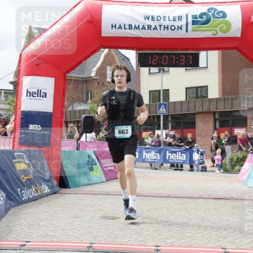 10.05.2026 - 8. Wedeler Halbmarathon Yannick Fuchs http://msf.ph/oto/9725688 10.05.2026 12:07:35 Ziel 18, 612, 662 meine-sportfotos.de