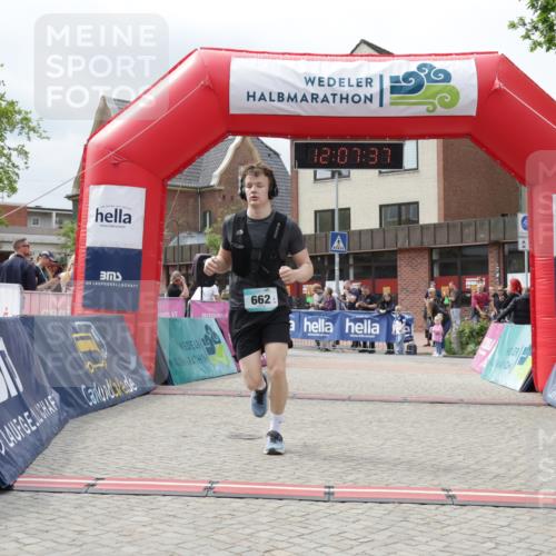 10.05.2026 - 8. Wedeler Halbmarathon Yannick Fuchs http://msf.ph/oto/9725692 10.05.2026 12:07:36 Ziel 18, 612, 662 meine-sportfotos.de