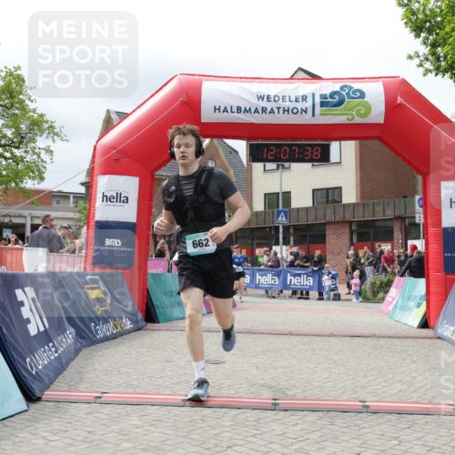 10.05.2026 - 8. Wedeler Halbmarathon Yannick Fuchs http://msf.ph/oto/9725701 10.05.2026 12:07:36 Ziel 18, 612, 662 meine-sportfotos.de