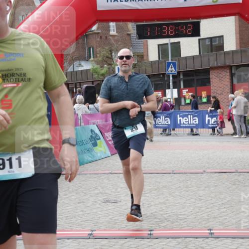 10.05.2026 - 8. Wedeler Halbmarathon Yannick Fuchs http://msf.ph/oto/9725704 10.05.2026 11:38:41 Ziel 29, 225, 625, 911 meine-sportfotos.de
