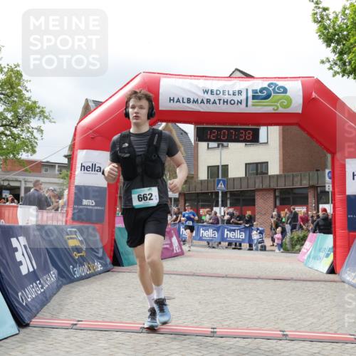 10.05.2026 - 8. Wedeler Halbmarathon Yannick Fuchs http://msf.ph/oto/9725706 10.05.2026 12:07:36 Ziel 18, 612, 662 meine-sportfotos.de
