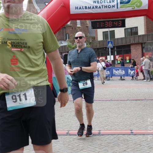 10.05.2026 - 8. Wedeler Halbmarathon Yannick Fuchs http://msf.ph/oto/9725712 10.05.2026 11:38:41 Ziel 29, 225, 625, 911 meine-sportfotos.de