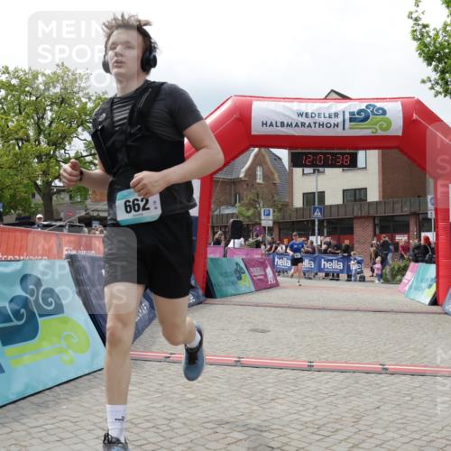 10.05.2026 - 8. Wedeler Halbmarathon Yannick Fuchs http://msf.ph/oto/9725717 10.05.2026 12:07:37 Ziel 18, 612, 662 meine-sportfotos.de