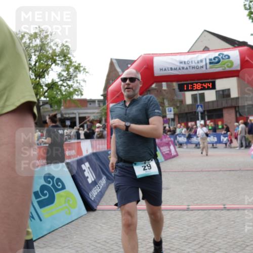 10.05.2026 - 8. Wedeler Halbmarathon Yannick Fuchs http://msf.ph/oto/9725721 10.05.2026 11:38:42 Ziel 29, 214, 225, 625, 911 meine-sportfotos.de