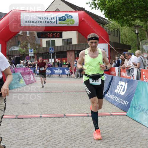10.05.2026 - 8. Wedeler Halbmarathon Yannick Fuchs http://msf.ph/oto/9725791 10.05.2026 11:38:48 Ziel 214, 354, 625 meine-sportfotos.de
