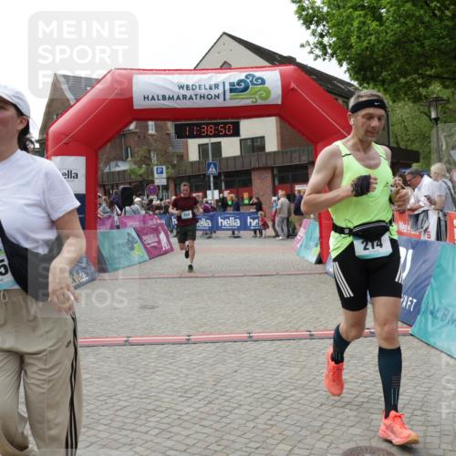 10.05.2026 - 8. Wedeler Halbmarathon Yannick Fuchs http://msf.ph/oto/9725800 10.05.2026 11:38:48 Ziel 214, 354, 625 meine-sportfotos.de