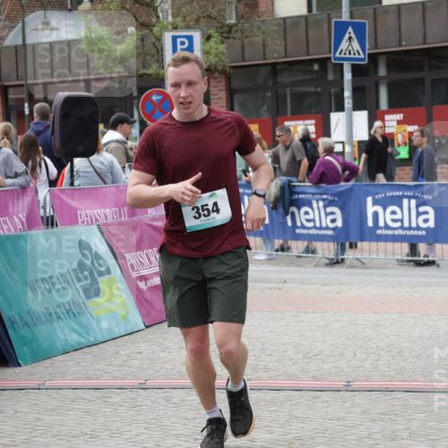 10.05.2026 - 8. Wedeler Halbmarathon Yannick Fuchs http://msf.ph/oto/9725803 10.05.2026 11:38:50 Ziel 214, 354, 625 meine-sportfotos.de