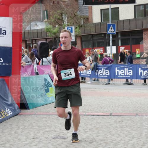 10.05.2026 - 8. Wedeler Halbmarathon Yannick Fuchs http://msf.ph/oto/9725811 10.05.2026 11:38:50 Ziel 214, 354, 625 meine-sportfotos.de