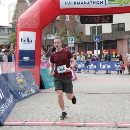 10.05.2026 - 8. Wedeler Halbmarathon Yannick Fuchs http://msf.ph/oto/9725823 10.05.2026 11:38:50 Ziel 214, 354, 625 meine-sportfotos.de