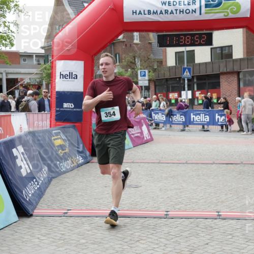 10.05.2026 - 8. Wedeler Halbmarathon Yannick Fuchs http://msf.ph/oto/9725832 10.05.2026 11:38:51 Ziel 214, 354, 625 meine-sportfotos.de