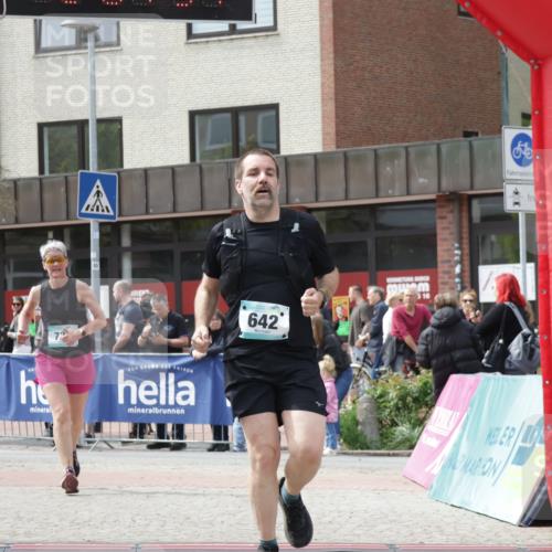 10.05.2026 - 8. Wedeler Halbmarathon Yannick Fuchs http://msf.ph/oto/9725842 10.05.2026 12:07:52 Ziel 475, 642, 726, 2185 meine-sportfotos.de