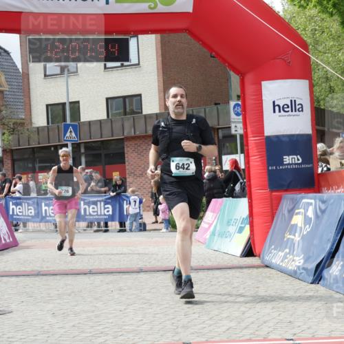 10.05.2026 - 8. Wedeler Halbmarathon Yannick Fuchs http://msf.ph/oto/9725857 10.05.2026 12:07:53 Ziel 475, 642, 726, 2185 meine-sportfotos.de