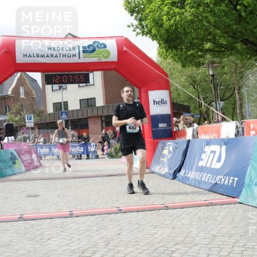 10.05.2026 - 8. Wedeler Halbmarathon Yannick Fuchs http://msf.ph/oto/9725868 10.05.2026 12:07:53 Ziel 475, 642, 726, 2185 meine-sportfotos.de