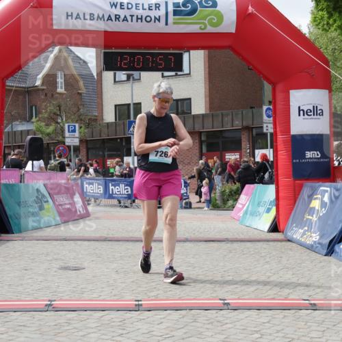10.05.2026 - 8. Wedeler Halbmarathon Yannick Fuchs http://msf.ph/oto/9725887 10.05.2026 12:07:55 Ziel 642, 726 meine-sportfotos.de
