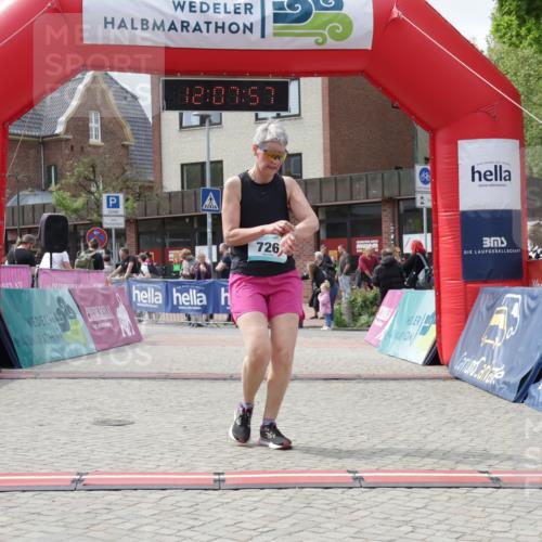 10.05.2026 - 8. Wedeler Halbmarathon Yannick Fuchs http://msf.ph/oto/9725890 10.05.2026 12:07:56 Ziel 642, 726 meine-sportfotos.de