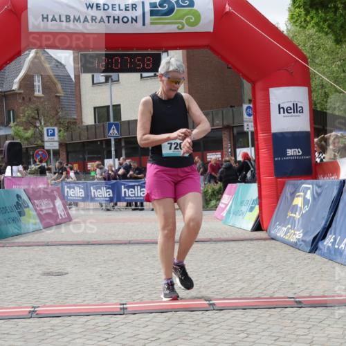 10.05.2026 - 8. Wedeler Halbmarathon Yannick Fuchs http://msf.ph/oto/9725894 10.05.2026 12:07:56 Ziel 642, 726 meine-sportfotos.de
