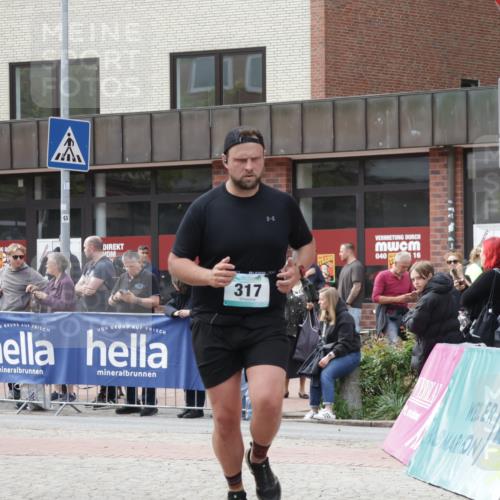 10.05.2026 - 8. Wedeler Halbmarathon Yannick Fuchs http://msf.ph/oto/9725903 10.05.2026 12:08:07 Ziel 317 meine-sportfotos.de