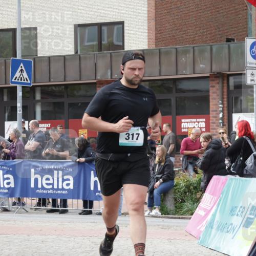 10.05.2026 - 8. Wedeler Halbmarathon Yannick Fuchs http://msf.ph/oto/9725906 10.05.2026 12:08:07 Ziel 317 meine-sportfotos.de