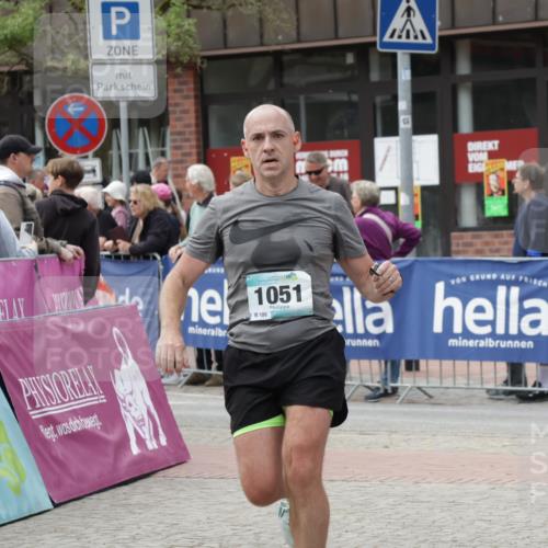 10.05.2026 - 8. Wedeler Halbmarathon Yannick Fuchs http://msf.ph/oto/9725910 10.05.2026 11:38:59 Ziel 13, 121, 1051 meine-sportfotos.de