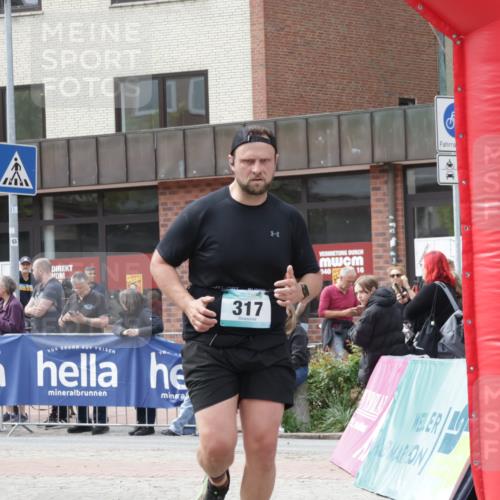 10.05.2026 - 8. Wedeler Halbmarathon Yannick Fuchs http://msf.ph/oto/9725911 10.05.2026 12:08:07 Ziel 317 meine-sportfotos.de