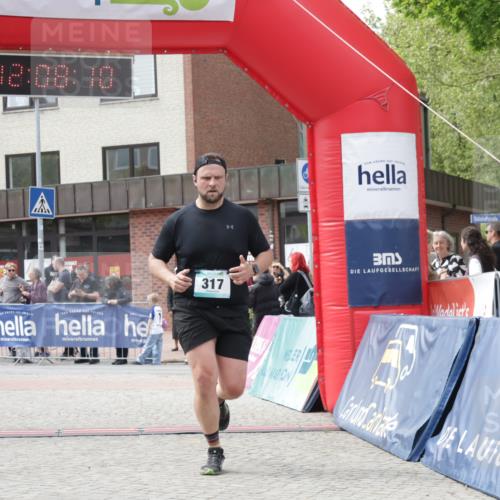 10.05.2026 - 8. Wedeler Halbmarathon Yannick Fuchs http://msf.ph/oto/9725921 10.05.2026 12:08:08 Ziel 317 meine-sportfotos.de
