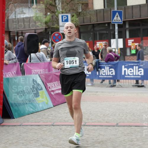 10.05.2026 - 8. Wedeler Halbmarathon Yannick Fuchs http://msf.ph/oto/9725928 10.05.2026 11:39:00 Ziel 13, 121, 392, 1051 meine-sportfotos.de