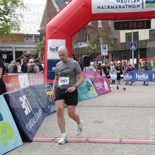 10.05.2026 - 8. Wedeler Halbmarathon Yannick Fuchs http://msf.ph/oto/9725952 10.05.2026 11:39:01 Ziel 13, 121, 392, 1051 meine-sportfotos.de