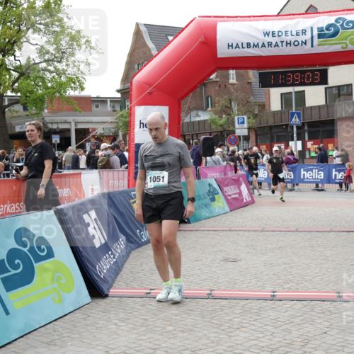 10.05.2026 - 8. Wedeler Halbmarathon Yannick Fuchs http://msf.ph/oto/9725957 10.05.2026 11:39:01 Ziel 13, 121, 392, 1051 meine-sportfotos.de