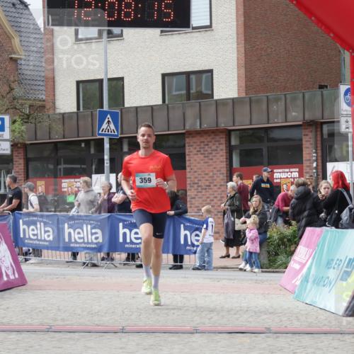 10.05.2026 - 8. Wedeler Halbmarathon Yannick Fuchs http://msf.ph/oto/9725958 10.05.2026 12:08:13 Ziel 317, 359 meine-sportfotos.de