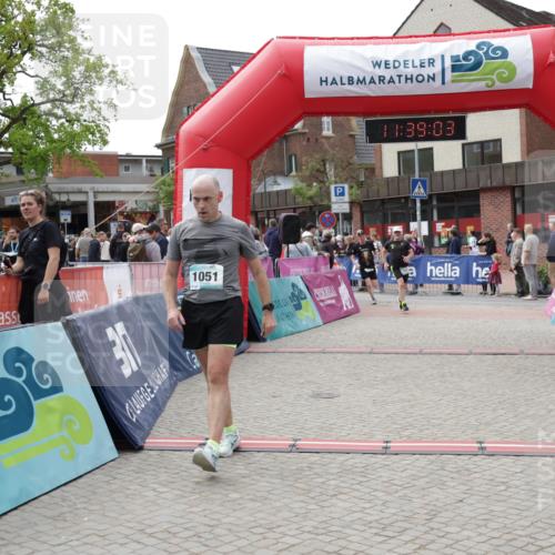 10.05.2026 - 8. Wedeler Halbmarathon Yannick Fuchs http://msf.ph/oto/9725962 10.05.2026 11:39:01 Ziel 13, 121, 392, 1051 meine-sportfotos.de