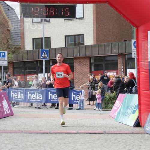 10.05.2026 - 8. Wedeler Halbmarathon Yannick Fuchs http://msf.ph/oto/9725963 10.05.2026 12:08:13 Ziel 317, 359 meine-sportfotos.de