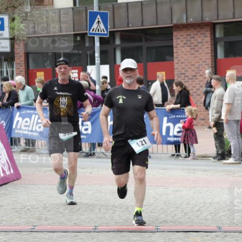 10.05.2026 - 8. Wedeler Halbmarathon Yannick Fuchs http://msf.ph/oto/9725970 10.05.2026 11:39:03 Ziel 121, 392, 1051 meine-sportfotos.de