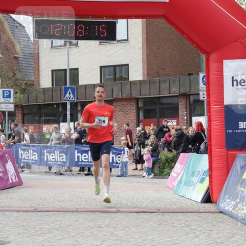 10.05.2026 - 8. Wedeler Halbmarathon Yannick Fuchs http://msf.ph/oto/9725972 10.05.2026 12:08:13 Ziel 317, 359 meine-sportfotos.de