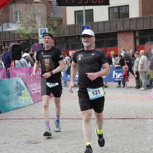 10.05.2026 - 8. Wedeler Halbmarathon Yannick Fuchs http://msf.ph/oto/9726007 10.05.2026 11:39:05 Ziel 121, 392, 1051, 2097, 2113 meine-sportfotos.de