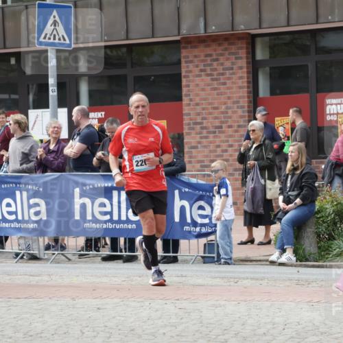 10.05.2026 - 8. Wedeler Halbmarathon Yannick Fuchs http://msf.ph/oto/9726021 10.05.2026 12:08:18 Ziel 328, 359, 683, 2200 meine-sportfotos.de